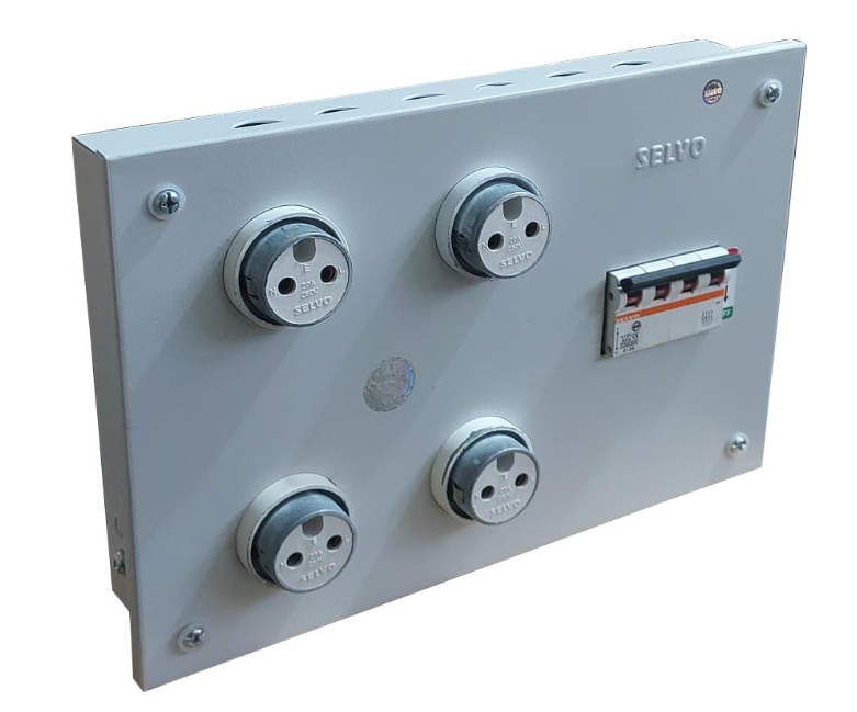 SELVO 20A 4 WAY (TPN) METAL CLAD PLUG & SOCKET DISTRIBUTION BOARD (Fitted with 20A single pole MCB's) 3