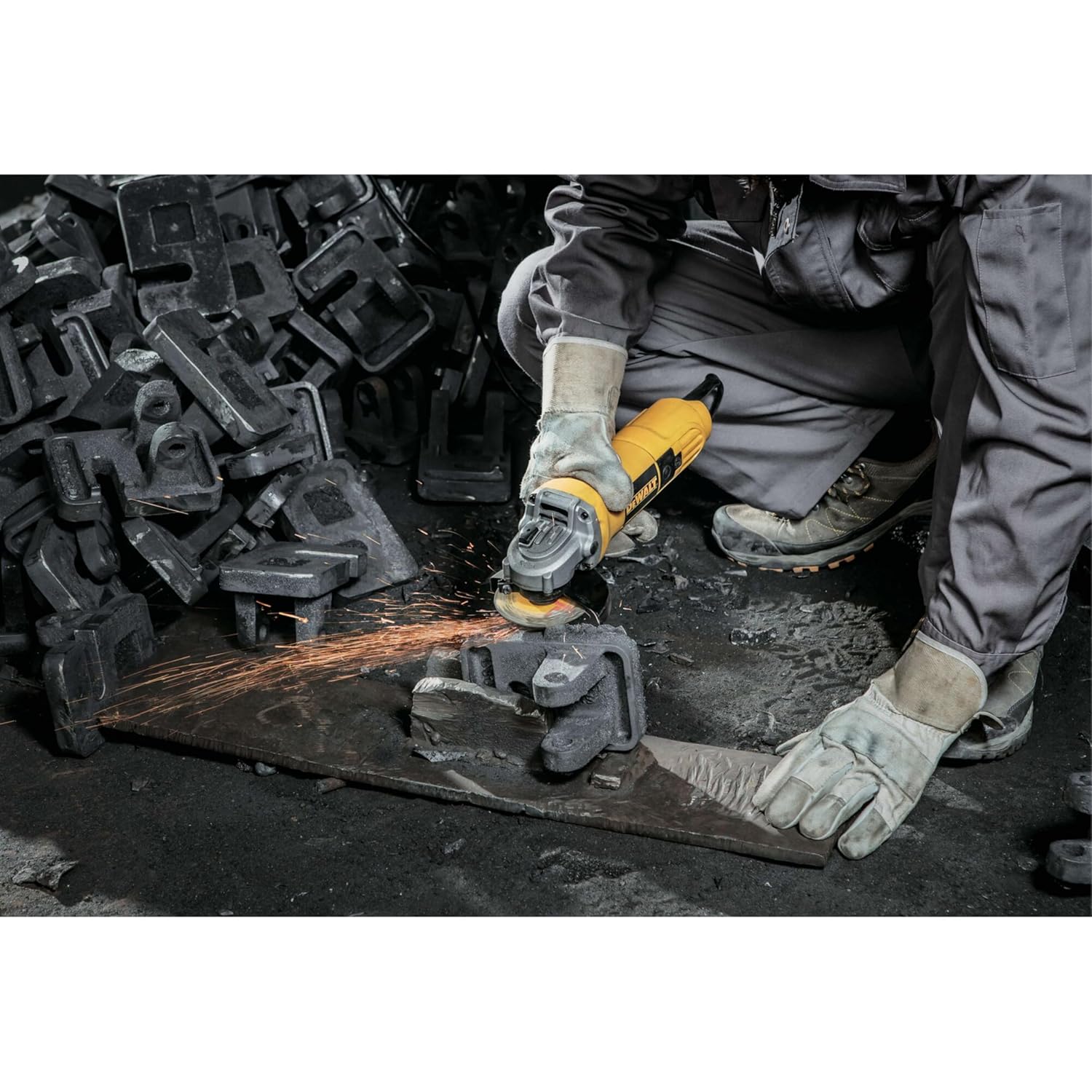 DEWALT DW810 750W 4 inch (100mm) Heavy Duty Small Angle Grinder with Toggle Switch (New Model)(DW810 IN) 4