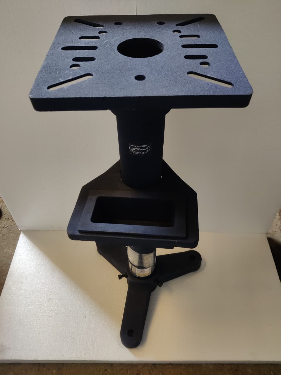 MULTI PURPOSE STAND LION" UNIVERSAL STAND 2
